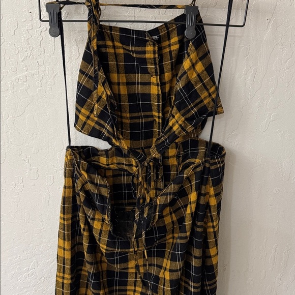 Urban Outfitters Yellow Black Plaid Button Open Back & Sides Midi Dress Size XL - Picture 6 of 7